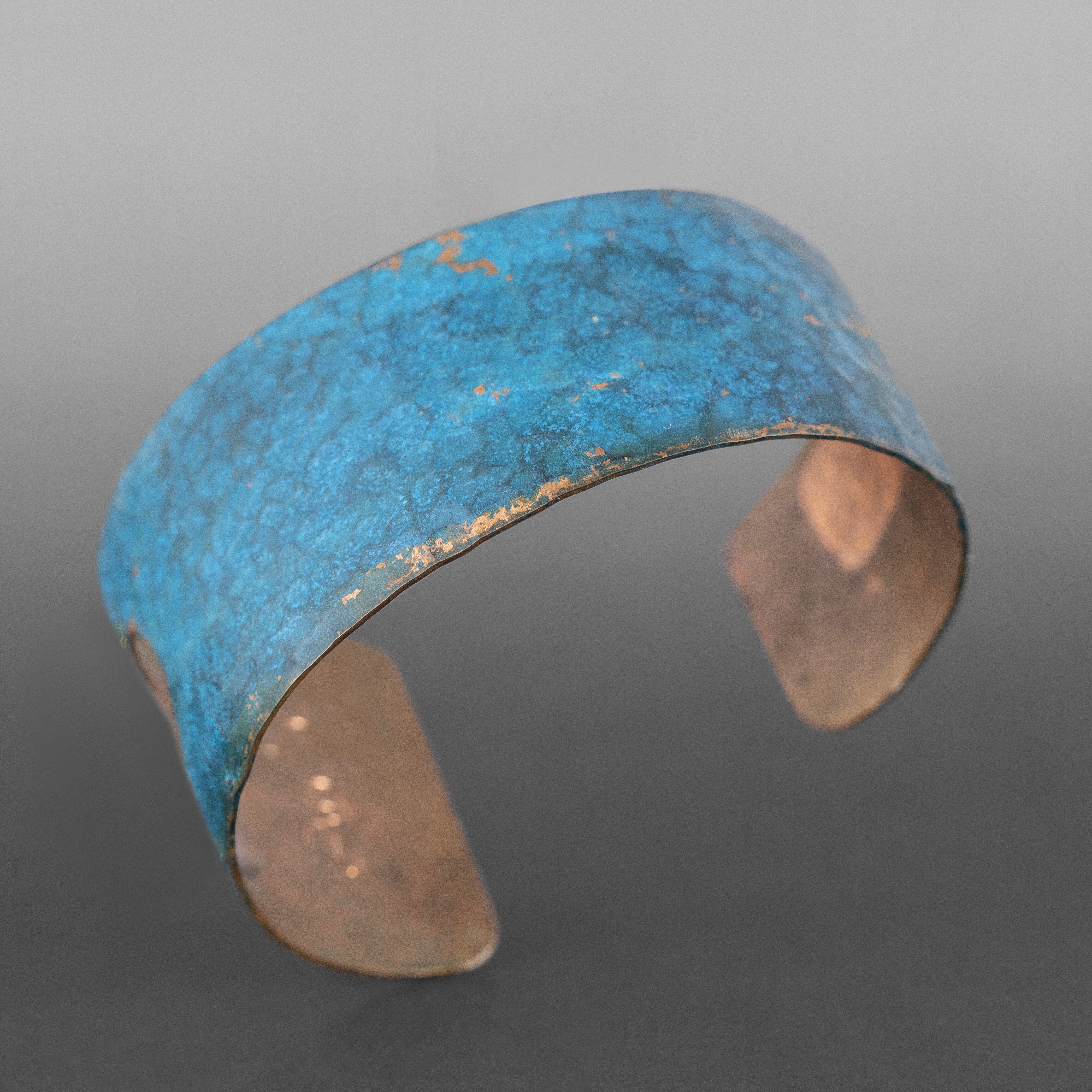 Blue Hammered Cuff
Jennifer Younger
Tlingit
Patinated copper
1¼” tapered
$275